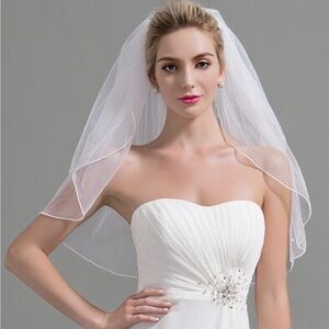 Two tier veil white with pearls